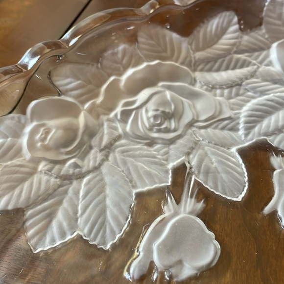 Mikasa Studio Nova Winter Rose serving reversed frosted cameo Platter 14” - Picture 4 of 6